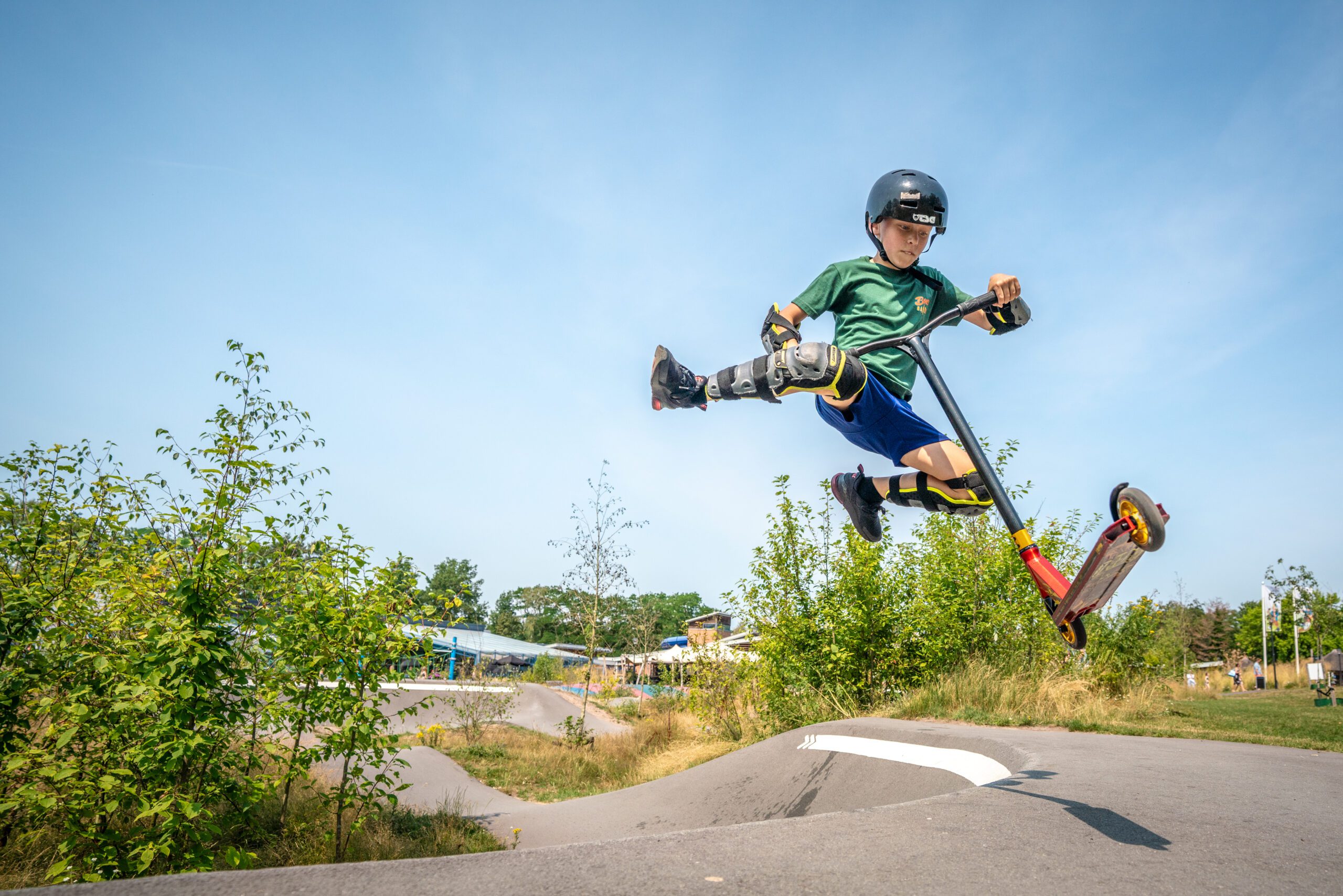 Bikexperience op Land van Bartje met kind dat stunt op BMX.