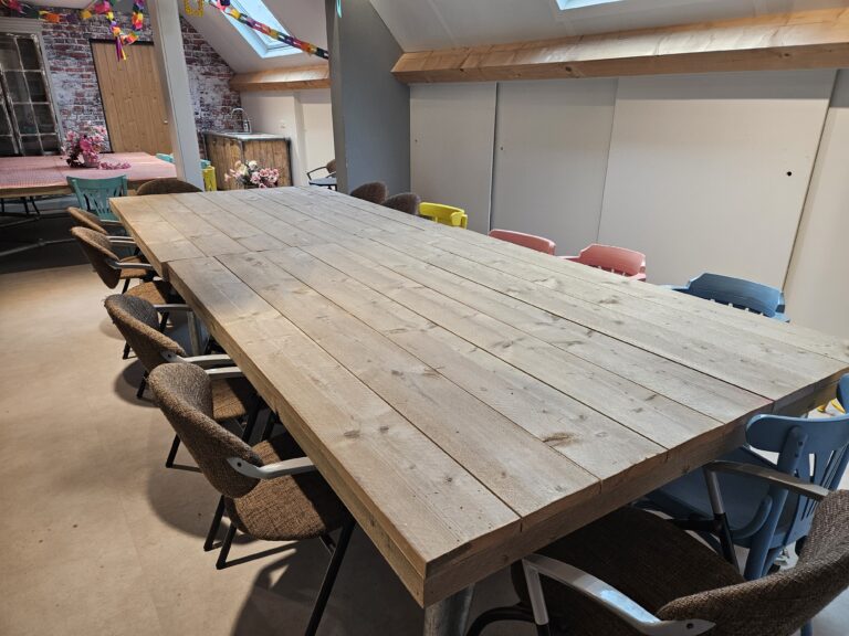 Zakelijke locatie in het atelier voor meetings en events.